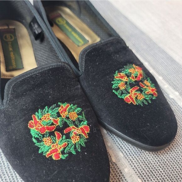 BASIC EDITIONS Christmas Wreath Loafers - Picture 2 of 11